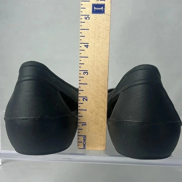 Crocs Laura Iconic Comfort Ballet Flats Slip-On Cutout Black Close Toe Size 8 - Picture 8 of 12